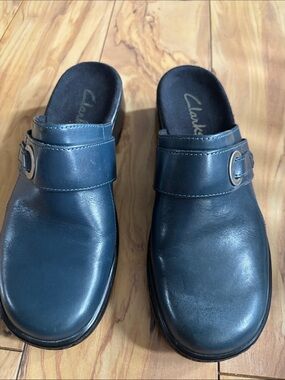 Clarks Navy Blue Leisha Bliss Leather Slip-On Mules